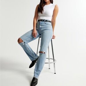 Abercrombie & Fitch Light Wash Curve Love Ultra High Rise 90s Straight Jean